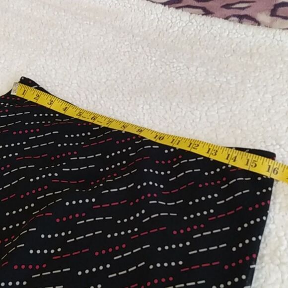 Express Chiffon Skirt – Geometric Dot – Pull-On – Black Lined - Picture 6 of 11